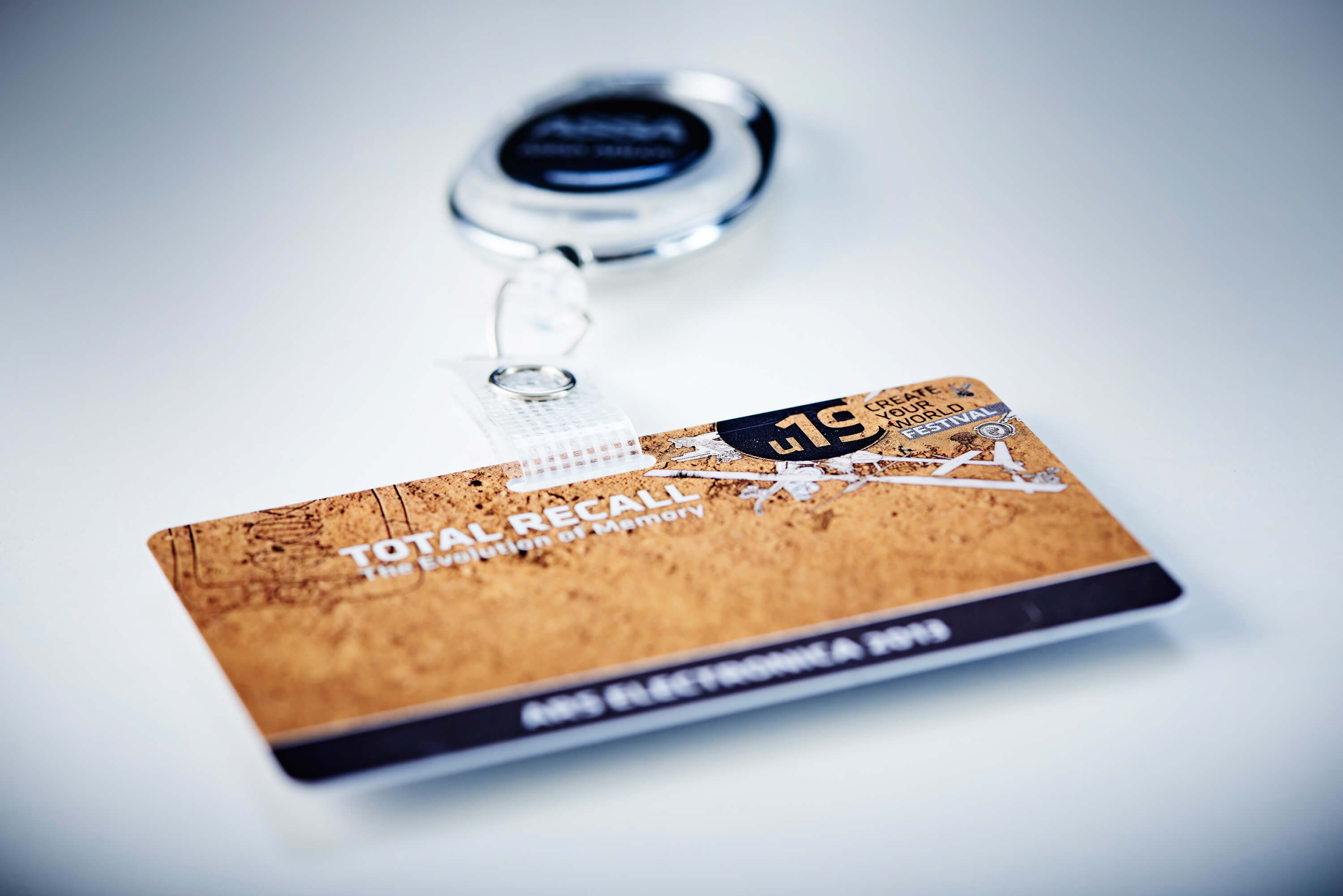 Ausweishüllen, Kartenhüllen und RFID Blocker für Plastikkarten